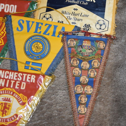 Vintage team pennants used, pack of 8