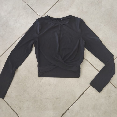 Black crop top Pink Woman like new with front tie detail