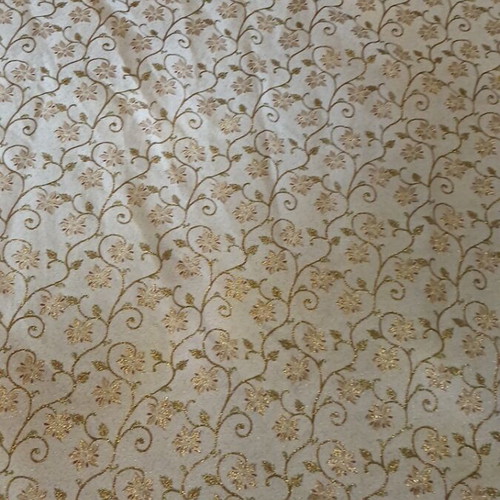 Tablecloth like new with floral embroidery