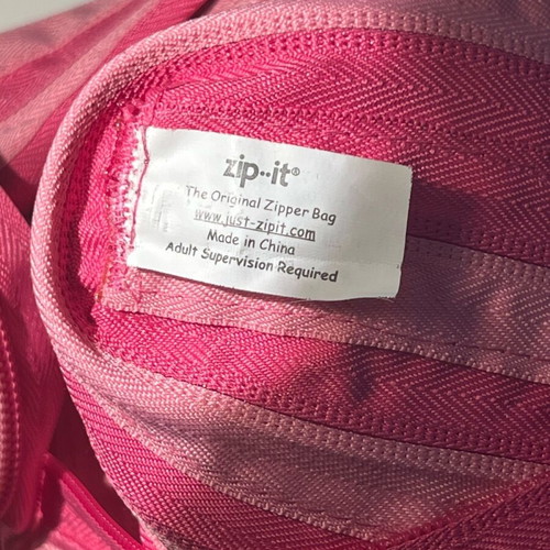 Zip It crossbody bag new, pink