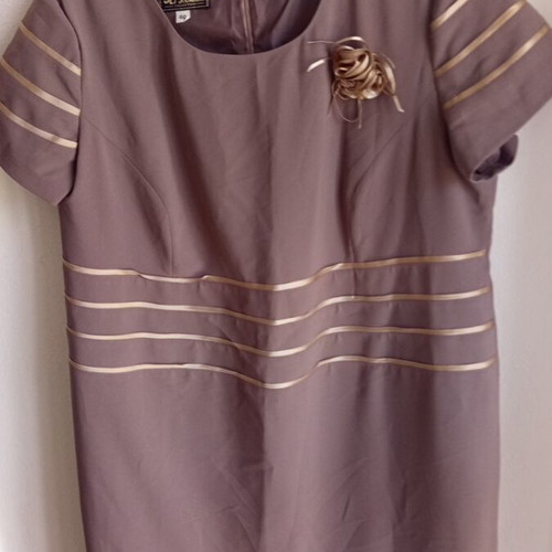 Drossilin plus size midi dress, dusty apple with satin details and flower