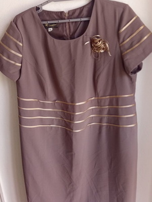 Drossilin plus size midi dress, dusty apple with satin details and flower