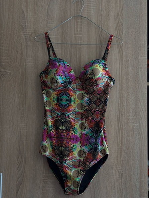 One-piece swimsuit new, colorful, with cup and adjustable straps