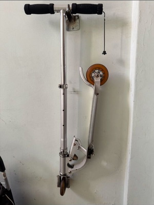 Aluminum scooter adjustable height with shock absorber like new