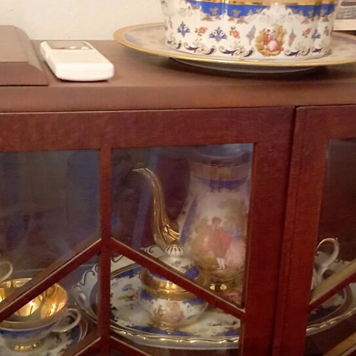 Wooden English Etazera with Fantastic Showcase like new