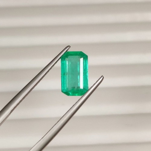 Natural Emerald 1.86 ct IGI Certified from Zambia, new