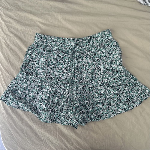 Zara green floral mini skirt like new with inner shorts and elastic waist