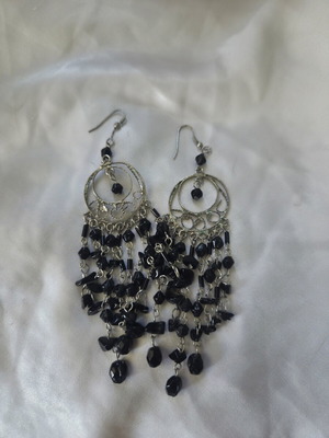 Earrings like new, black