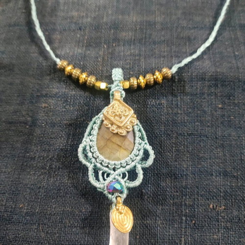 Macrame necklace new with labradorite and metal details
