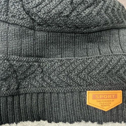 Winter hat and neck warmer set like new with fur lining