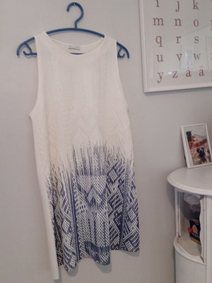 Zara dress Small white like new