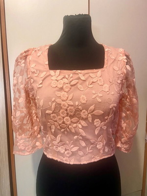 Embroidered floral mesh salmon crop top like new for Dirndl dresses