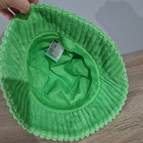H&M green lime velvet hat size M like new