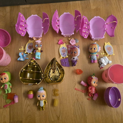 Cry Babies 6 Sets With Houses and Accessories Like New
