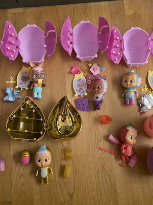 Cry Babies 6 Sets With Houses and Accessories Like New