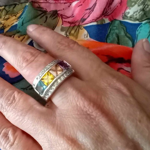Solid women's silver ring like new with 4 minerals