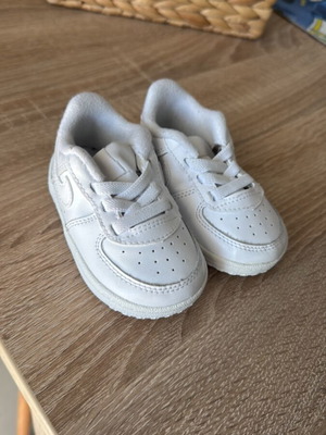 Nike Force 1 Crib 4c size 19.5 like new