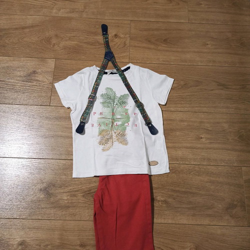 Hashtag set of 3 pieces 4 years old new, white and red