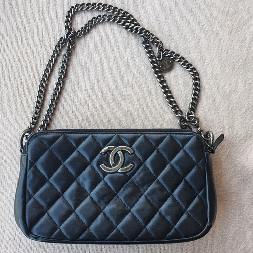 Chanel vintage crossbody bag black used