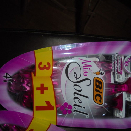 BIC Miss Soleil 3-Blade Razors, set of 3 packs new
