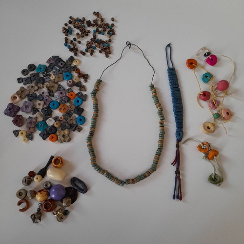 Necklace and bracelet like new with beads and leather ribbons for crafts