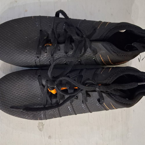 Pro Touch kids football shoes No 36 used, black orange