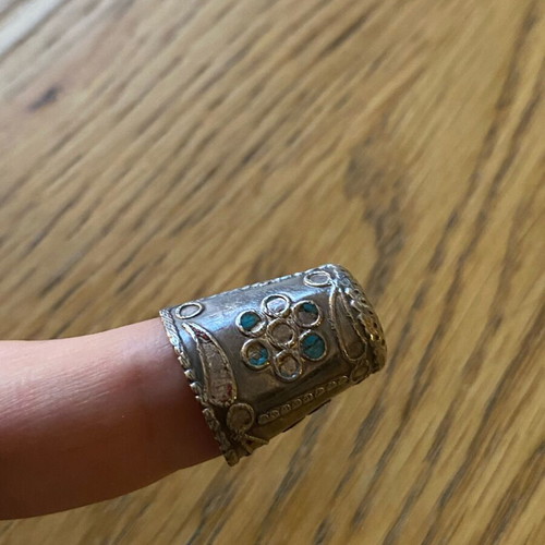 Silver thimble used