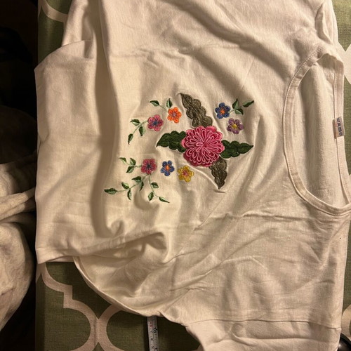 White S T-shirt with colorful flowers new