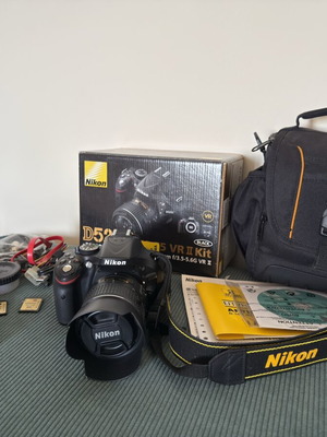 Nikon D5200 DSLR with AF-S DX 18-55mm VR II lens, like new