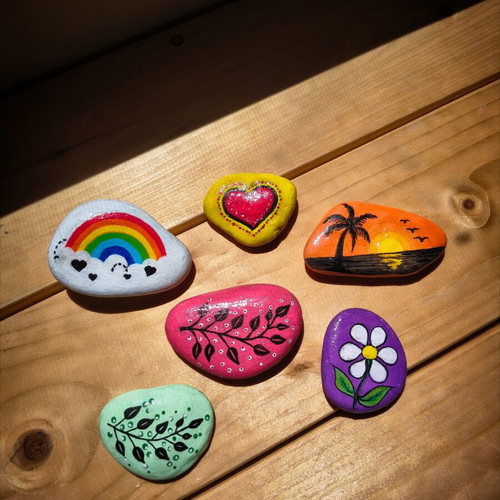 Handpainted Decorative Painted Pebble Magnet new