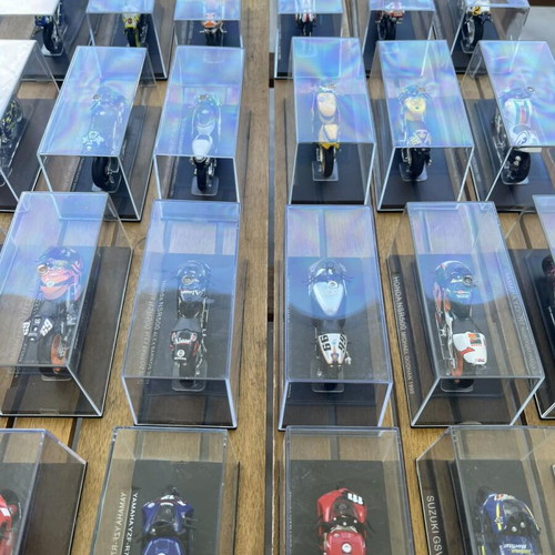 Collectible Display Motorcycles new, 39 in total