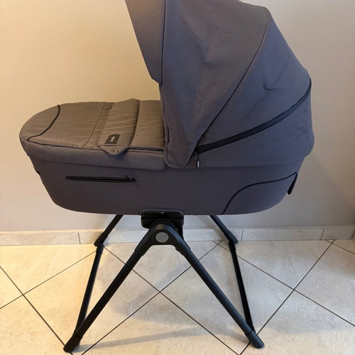 Port Bébé Inglesina Aptica XT with base like new