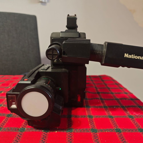 Vintage National M3 Auto Focus VHS Video Camera used with case and accessories