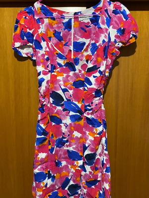 Bershka floral mini dress like new with puff sleeve and deep neckline