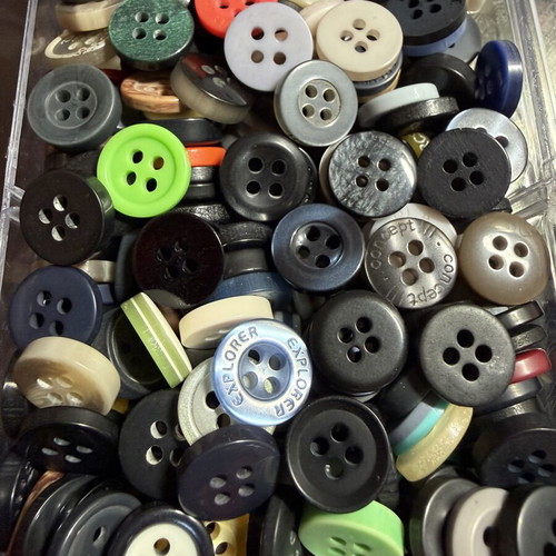 Buttons small, like new, set of 3 boxes