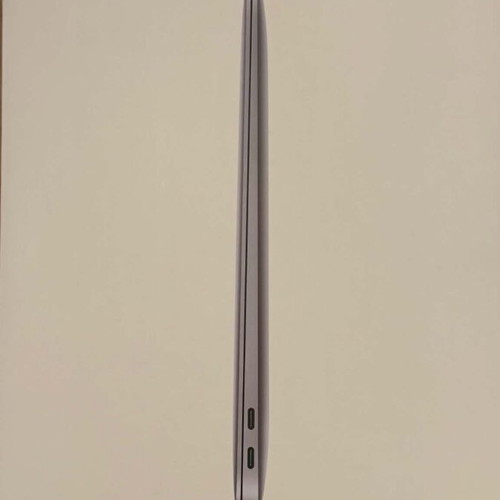 MacBook Air 2020 13.3 inch IPS Retina Display M1 8GB 256GB SSD like new