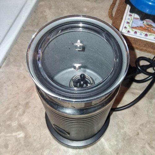 DeLonghi Inissia Nespresso capsule coffee machine with milk frother