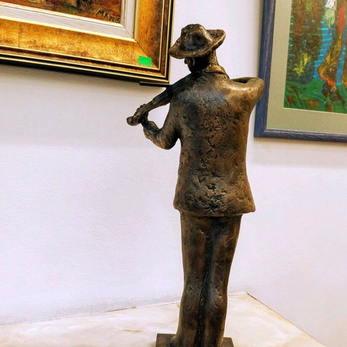 Violinist sculpture new by Nikola Lichkov