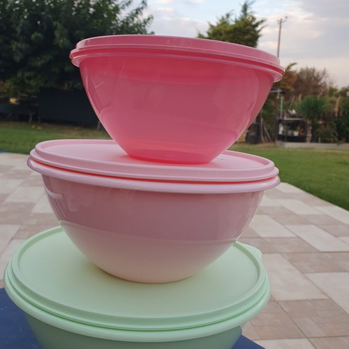 Tupperware vintage set of 3 airtight bowls