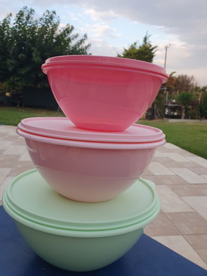 Tupperware vintage set of 3 airtight bowls