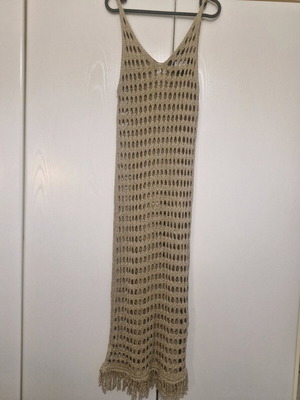 Elastic knitted dress new, gold with fringes