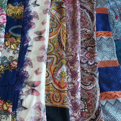 Scarves like new, pack of 13, multicolor, various qualities