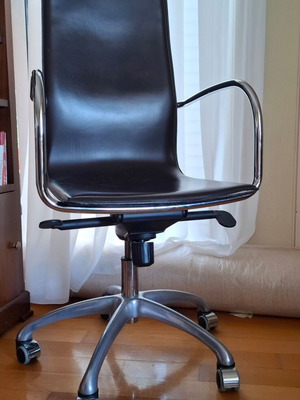 Enrico Pellizzoni office chair made of Italian leather like new