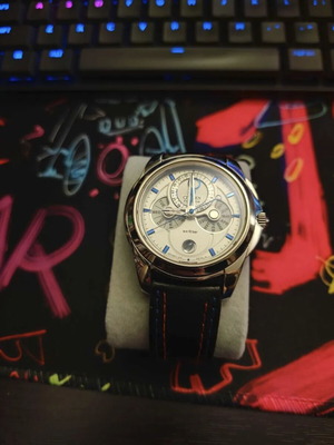 Citizen Calendier Moonphase 42mm wristwatch like new, silver