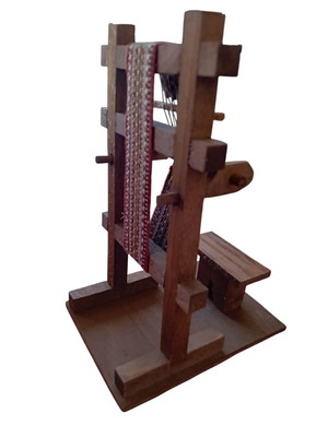Wooden Loom like new, elegant brown color