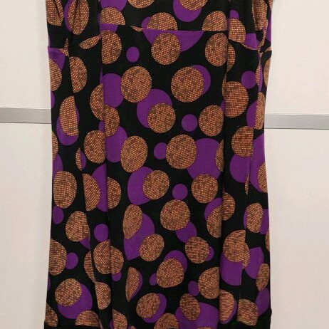 Women's dress like new, size L, with chiffon ruffles and circular patterns