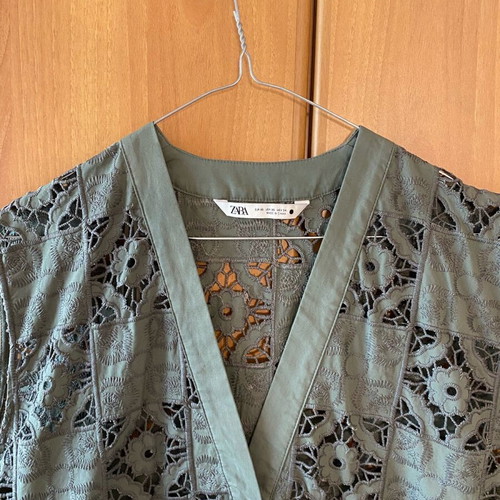 Zara sleeveless perforated blouse new, green, size XS