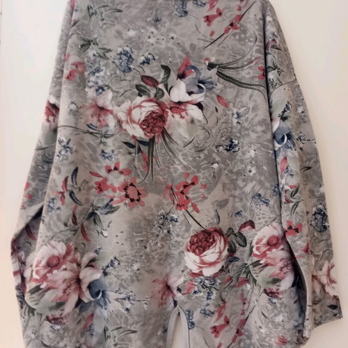 Cotton blouse used in shades of gray with flowers, size XL