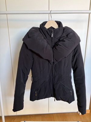 Relish women's black jacket size S like new with large collar and belt