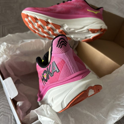 HOKA Clifton 9 women's running shoes, pink, size 38